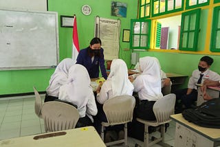 “Teaching? Is It That Easy?” — My Experience for Asistensi Mengajar