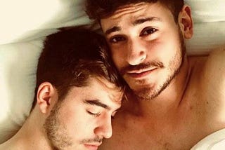 De Roi, Cepeda & el amor entre hombres heterosexuales.