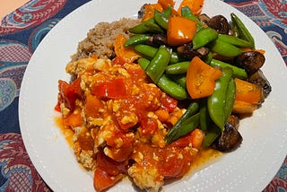 A delicous looking dish of tempeh marinara, sugar peas, mushrooms, sweet peppers and quinoa.