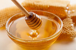 8 INCREDIBLE BENEFITS OF HONEY YOU MUST KNOW