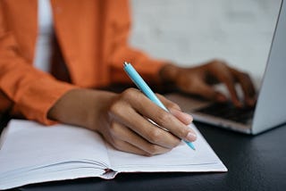 Job search, beliefs and interview developments