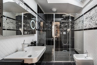 Standard vs. Custom Glass in Toronto for Shower Doors: Know the Differences