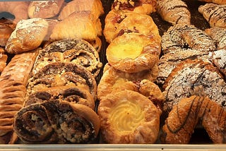 Mohnschnecken, Schokocroissants, Plunder… they’re lined up like soldiers, waiting for you. (photo by Kristina Stellhorn)