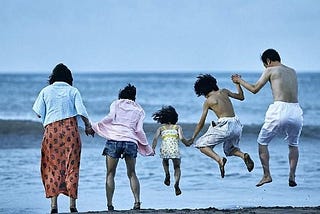 Review Film Shoplifters Dalamalam Perspektif Organisasi Sosial dan Sistem Kekerabatan