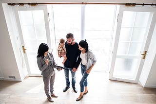 Is There a Difference Between Real Estate Agents & Realtors?