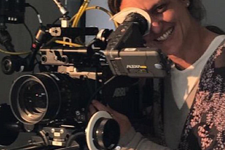 Júlia Ecke no Rio2C 2025: “O audiovisual precisa vencer todas as fobias — inclusive o etarismo”