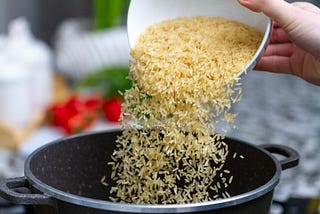 What are the Common mistakes while cooking rice in a restaurant kitchen?