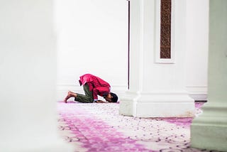 Baru Ingat Sujud Sahwi Setelah Salam, Bagaimana Caranya?