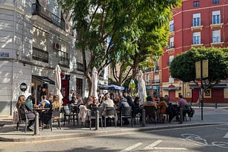 The American Hangout Is a Scam