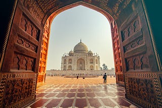 Di Balik Romantisasi Taj Mahal.