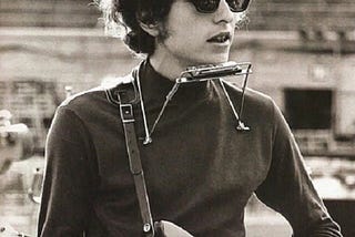 Di Meja Kopi Bob Dylan Dan Sunan Kalijaga : Catatan Tentang Obsesi Politik