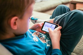 Competitividade de jogos virtuais pode afetar crianças e familiares