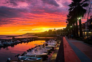 From Burning Buildings to Italian Sunsets: Exploring Life without Regrets