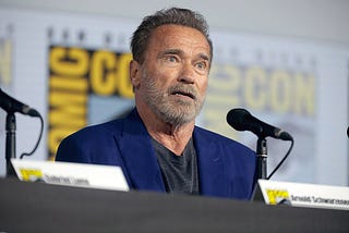 Arnold Schwarzenegger at ComiCon - Gage Skidmore from Peoria, AZ, United States of America, CC BY-SA 2.0 <https://creativecommons.org/licenses/by-sa/2.0>, via Wikimedia Commons