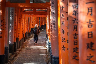 These days, Kyoto’s famed Fushimi Inari Taisha is so popular with international tourists that its charm has all but been destroyed. Only at night, when the tourists go home, can you really feel a sense of peace at this important shrine.