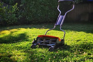 Why manual push mowers are ultra-convenient for lawn care