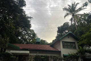 A picture clicked by me while walking in defence colony Indiranagar Banglore