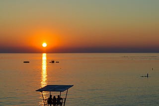 summer sunset on the beach, lake | © pockett dessert, summer sunset