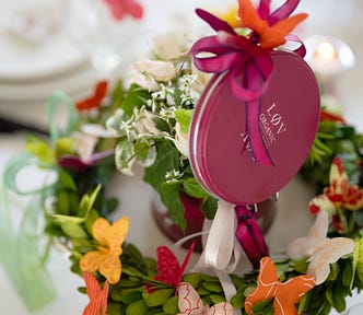 happy creations, pot-et-fleur, wreath, table decor, flowers and Japanese paper butterflies | © pockett dessert, creative