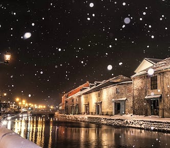 Otaru’s Snow Light Path Festival is absolutely enchanting when the iconic canal is lit up in the evening. After warming up in a restaurant for dinner, having a stroll around here is definitely something you should do when visiting Otaru.