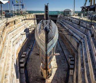 The Barracuda submarine was part of Portugal’s renowned Albacore (Daphné) class fleet. Crafted by Dubigeon Shipyards in France, this fourth-generation marvel served its nation from 1968 to 2010. Now a symbol of history, the Barracuda is seen here resting proudly at the Maritime Museum dock in Cacilhas, inviting contemplation on the intricate connections between military acquisitions and political integrity.