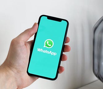 WhatsApp privacy policy update. WhatsApp vs Signal.