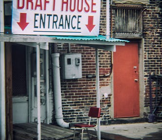 The Draft House Bar entrance in Newark, Ohio.