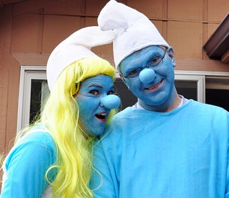 Couple in smurfy costumes