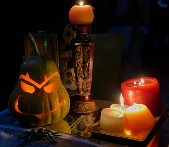 Candles and a jack-o-lantern carved with the face of the Grinch.