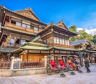 The main public bathhouse in Dōgo Onsen is known as Dōgo Onsen Honkan and recently underwent renovations lasting about five and a half years. On the second floor, there are many tatami rooms for customers to relax after taking a long bath in either Kami-no-Yu or Tama-no-Yu. For the wealthy, there is also a private “Soaring Room” available.