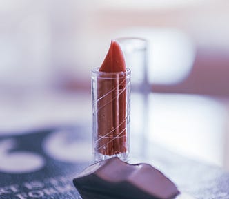 lipstick art, heart-shaped lips and a quote book | © pockett dessert