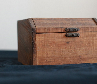 An image of a wooden box with an opening lid to illustrate post