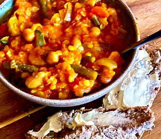 Vegetable stew with bread.
