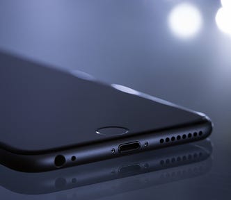 Space gray iPhone 6on a table