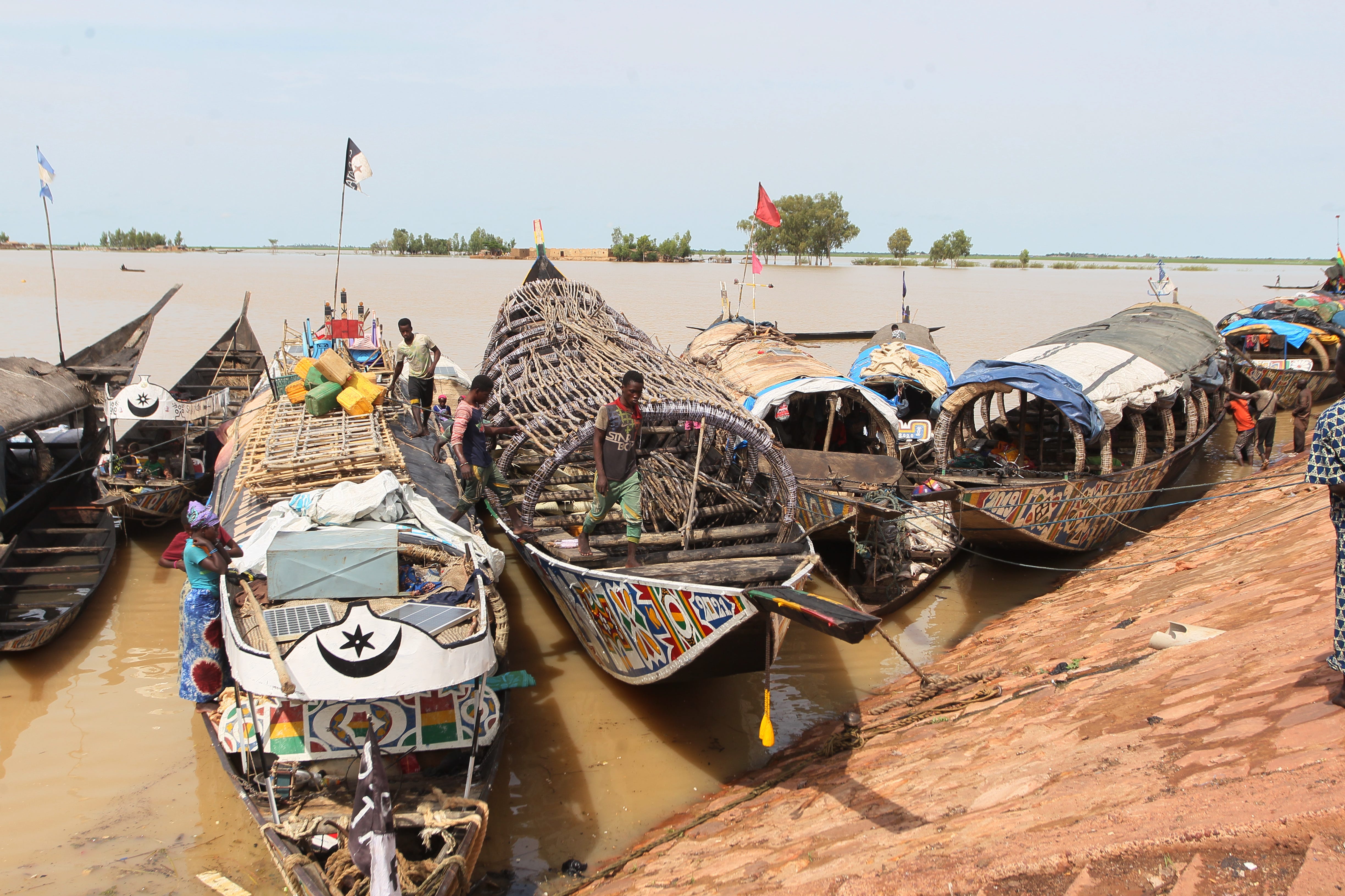 ‘’Face à l’ensablement du fleuve et la diminution des ressources, les mareyeuses de Mopti…