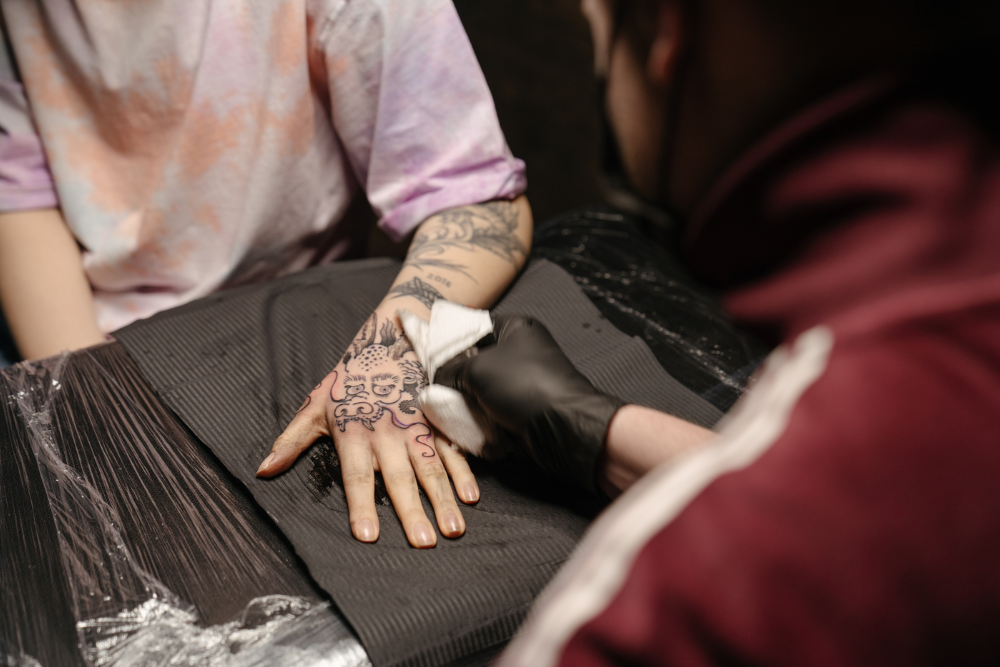 Do Color Tattoos Hurt More Than Black & White Tattoos | by Quincy ...