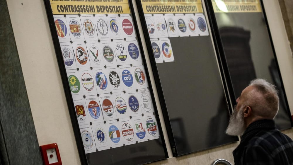 Leader selection in Italian parties. Intraparty democracy in weak organisations, 1946–2020