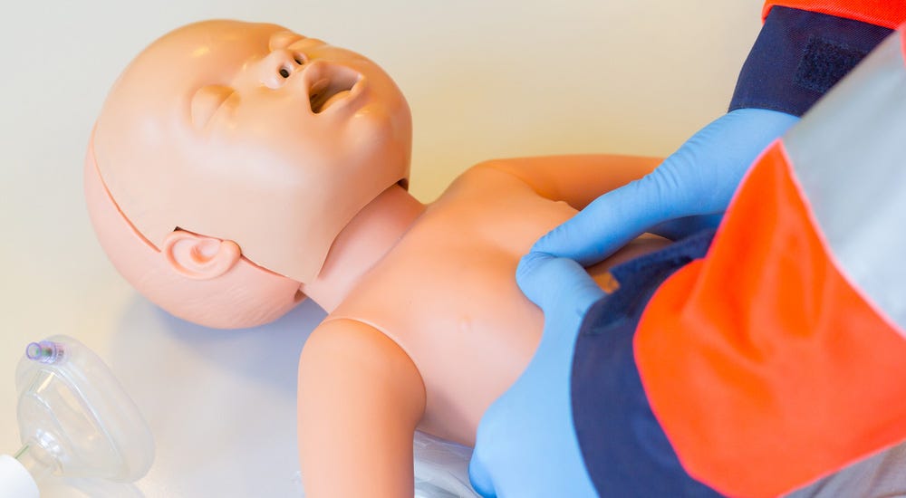 What should we do when the child chokes or chokes on food, how to give