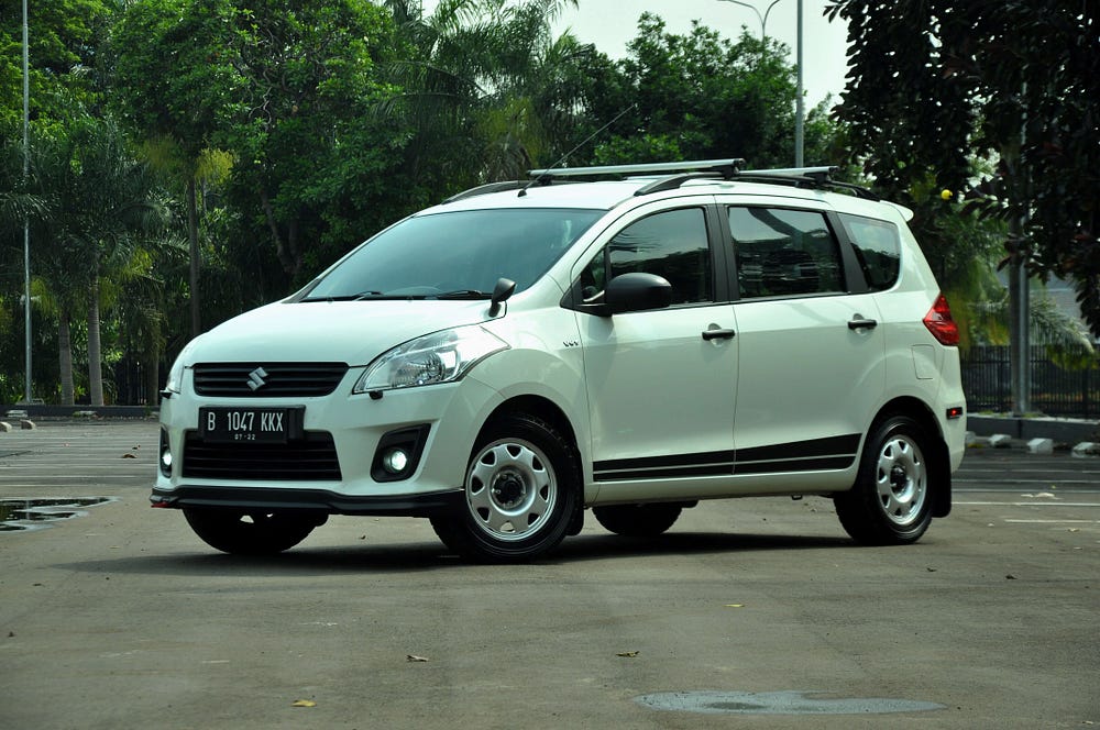 Modifikasi Suzuki Ertiga Pakai Pelek Kaleng Dan Ban Pacul, Keren Juga