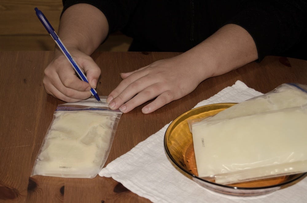 Labelling before storing the breast milk in the freezer