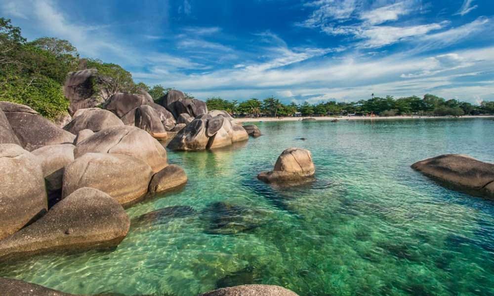 Pantai Tanjung Tinggi. Sumber: HighLight.id