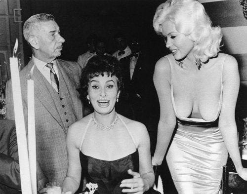 Jayne Mansfield’s Side-Eye Scandal: The Story Behind Hollywood’s Iconic Photo 6 Sophia Loren & Jayne Mansfield: the Story Behind the Legendary Side-Eye Photo | by Otis Adams | Medium