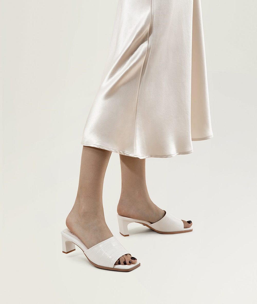 The Top Trends in Women's Comfort Sandals for Summer by Ct Jun