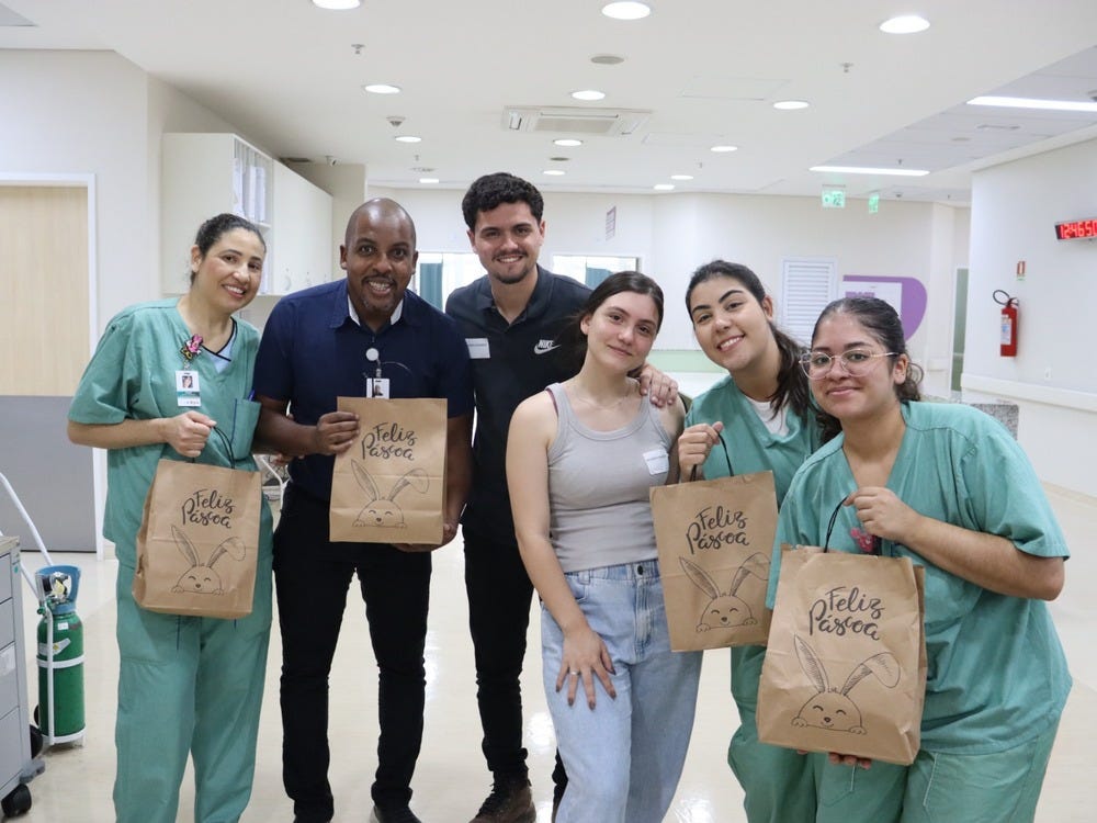 Família de paciente homenageia equipe do HMB por tratamento humanizado