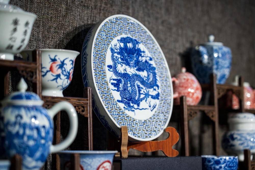 What is Bone China, and What is the Difference with Porcelain?