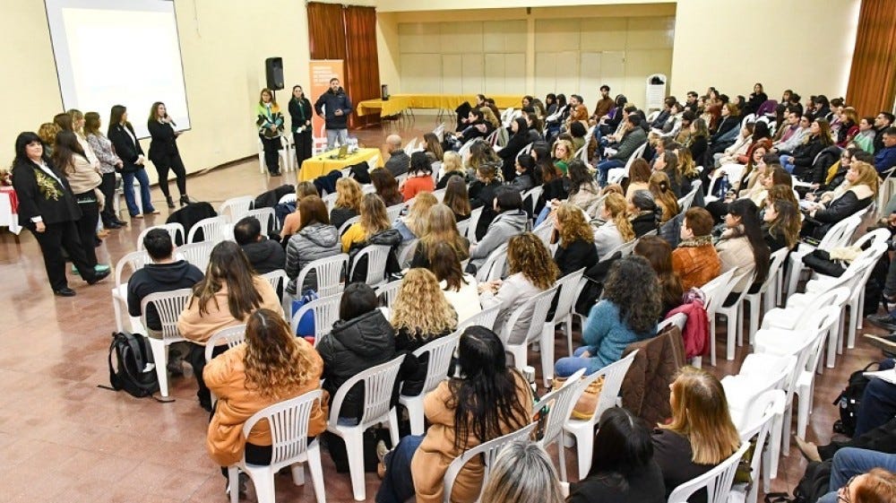 Capacitación a personal docente en Prevención del Suicidio.