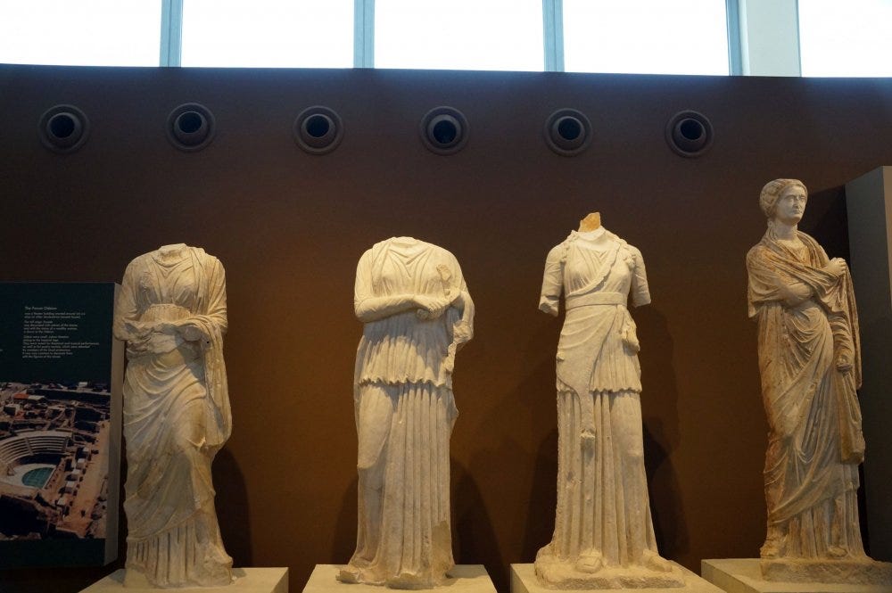 Exploring the Pros and Cons Online vs. Traditional Shopping for French