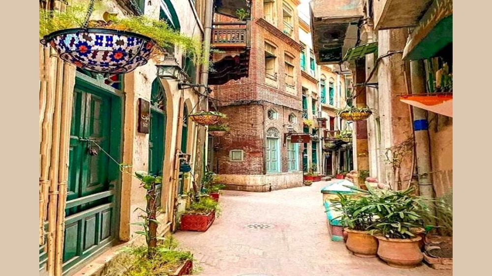 Unveiling the Labyrinthine Charm: Lahore's Walled City and its Enduring 