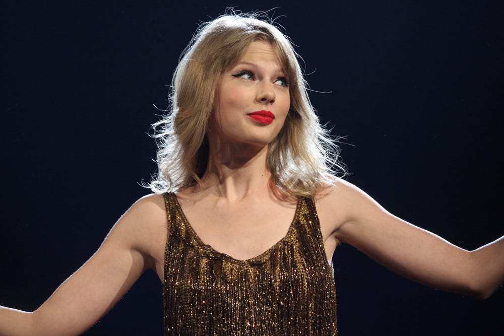 Taylor Swift ~ I knew you were trouble beginning speech❤️I love it.