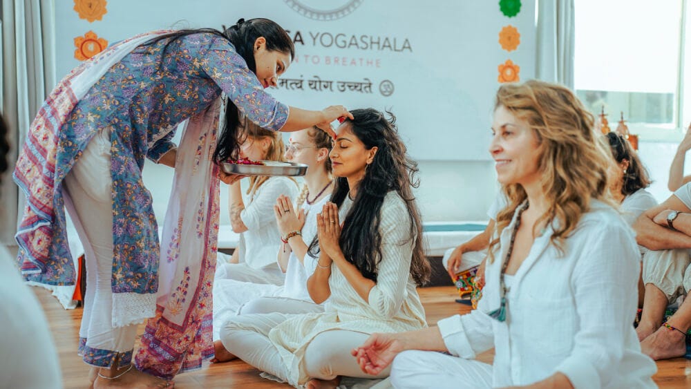 7 Best Yoga Teacher Training Courses in Rishikesh (My 2026 Picks)